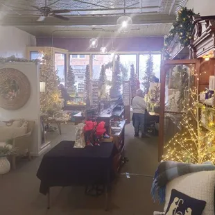 Wonderful gift shop on one side with some really nice quality merchandise.