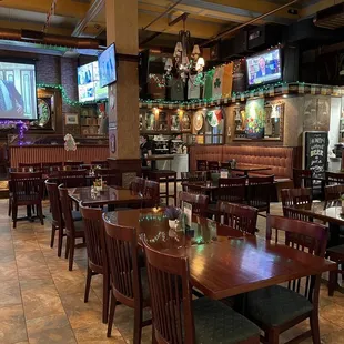 the bar and dining area