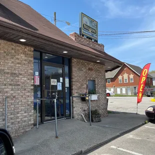 Bakery cafe and pizzaamazing homemade food here! The grilled cheese and tomato soup was fabulous!!