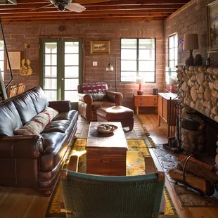 River Willow Cabin on Kern River in Kernville. Vacation Home Rental