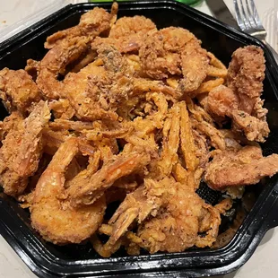 Fried shrimp with onion rings