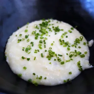 04/14/18 The Kitchen at Atomic: White Creamed Grits – Garlic, Cream