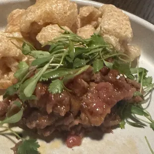 Steak tartare with pork rinds