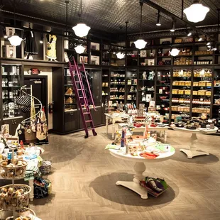 Shop at La Bonne Cuisiniere for your premier kitchen brands and unique kitchen gadgets before or after class.