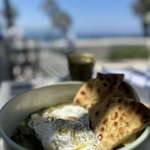 Green shakshuka