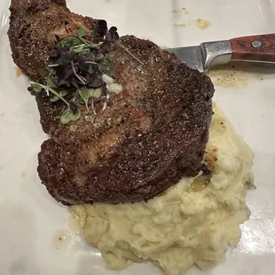 Ribeye with mash potatoes