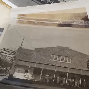 a black and white photo of a building