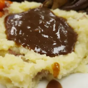 Bland mashed potatoes and gravy