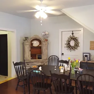 The ACTUAL Kitchen Table....plenty of seating