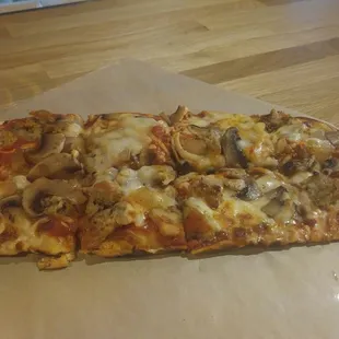 The Slammer... Sausage/Mushfroom with grilled onions. Very good.