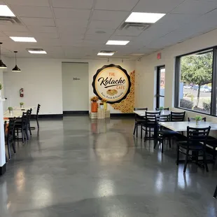 Clean, spacious, and plenty of seats.