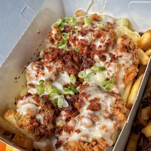 Country Fried Chicken Poutine (Instagram: foodwithbros)