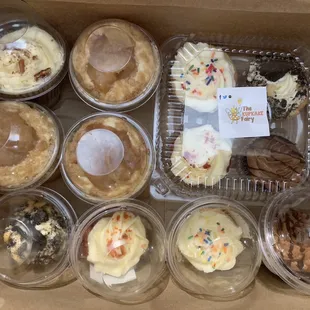 Three different 4 packs, on our last visit, Apple pie, red velvet, birthday, and Oreo cookie cupcakes.