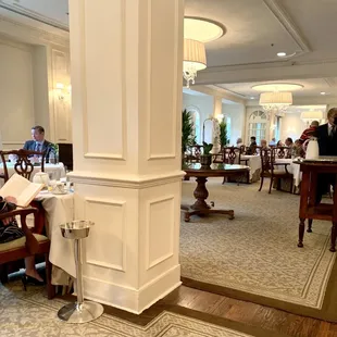 Very calm breakfast ambience