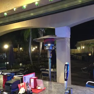 the outside of the restaurant