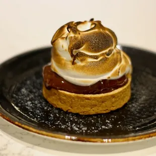 S&apos;mores Cheesecake pastry chef Tanya Emerick Instagram  @scarlet_nantes