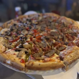 Half and half (veggie/meat lovers)