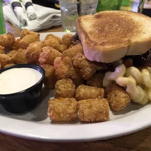 Grilled Mac N Cheese Sandwich