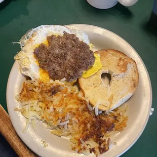 a plate of breakfast food