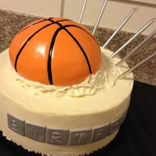 Basketball smash cake