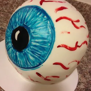 Eyeball Halloween cake