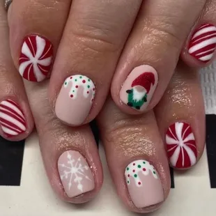 Christmas manicure by Manicured by Michaela