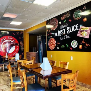the dining area of a fast food restaurant
