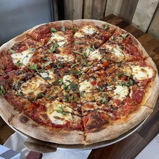 16&quot; Caprese Pizza