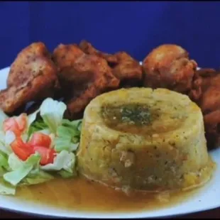Mofongo con Pollo Frito / Mofongo with Fried Chicken