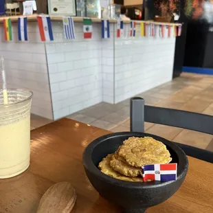 Mango smoothie and tostones .