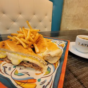 El Cubano! con papitas fritas... Muy Bueno!