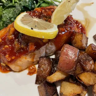 Salmon in mango salsa with potatoes and spinach