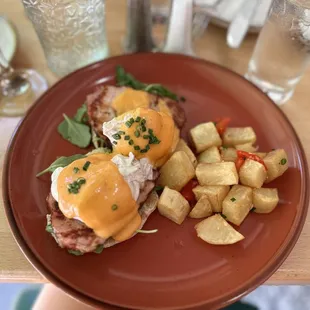 Eggs benedict