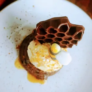 Beyoncè themed Honey BEY cakes