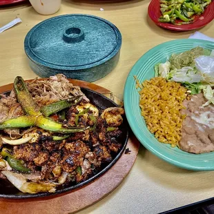 The Parrillida Mexicana with flour tortillas and sides