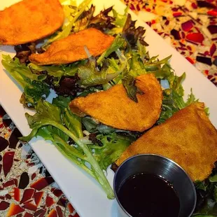 5/5 'Duck' Wontons hardly any duck, but thr corn &amp; cheese was delish.  If you don't mind the lack of duck than it is 5/5.