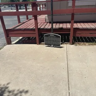 outside, pizza