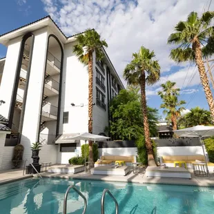 Lexi exterior with pool