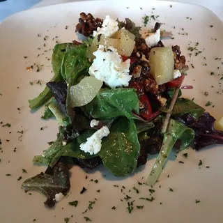 Lexington House Salad With Baby Greens, Tomatoes, Cucumbers