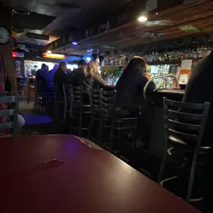 eople sitting at a bar