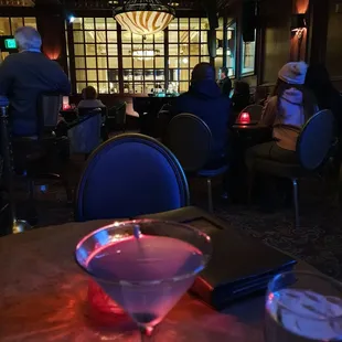 Aviation cocktail and live music on Thursday night