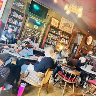 Inside cozy. Wifi