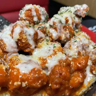 Buffalo Chicken and Mac and Cheese - tangy, cheesy goodness