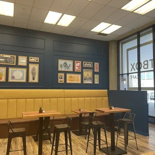 Indoor &amp; outdoor seating. Dog friendly.