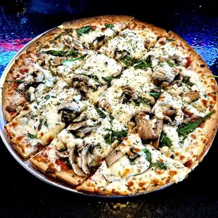 12" Mushroom and Spinach Pizza - Mmm!