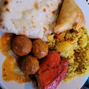 Nann, samosa, biryani rice, tandori chicken, and curry meatballs