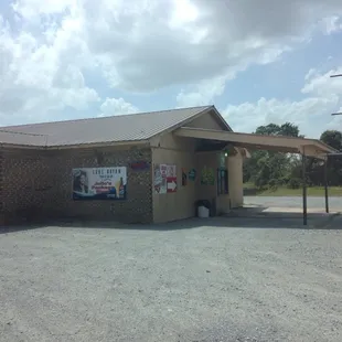 Don&apos;t know if I will ever get used to &quot;drive thru&quot; liquor stores...