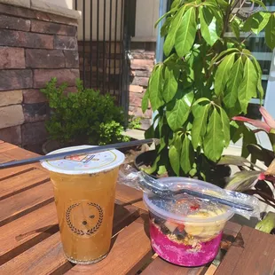 Mango tea and pitaya bowl