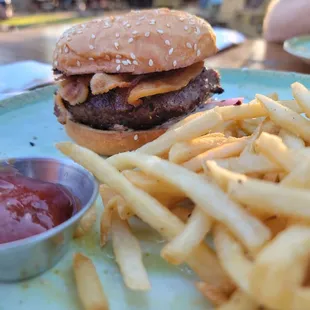 Bacon burger w/ shoestring fries