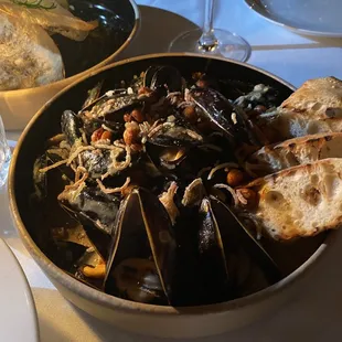 Steamed Black Mussels